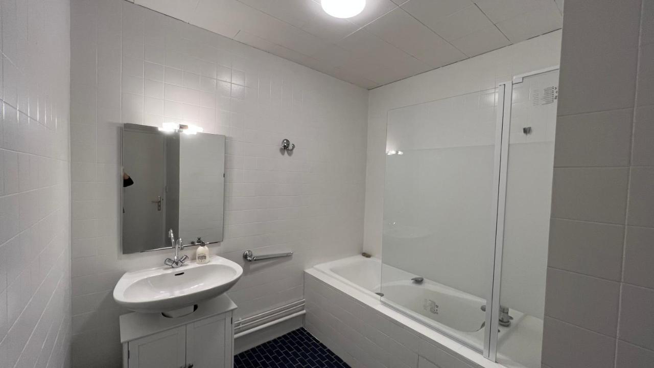 Appartement T4 70M2 - Meuble - Centre Ville - Proche Thermes Lons-le-Saunier Luaran gambar