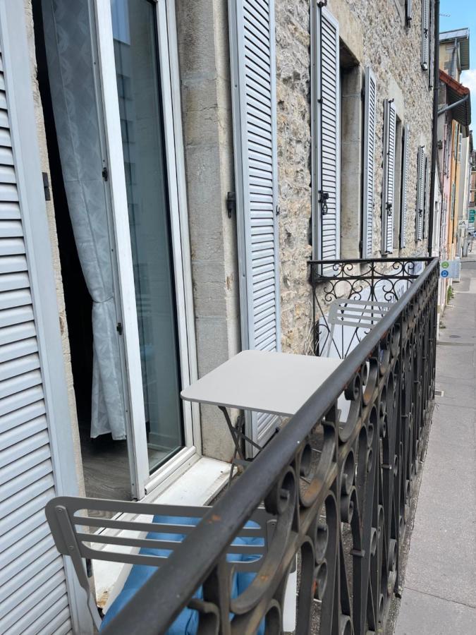 Appartement T4 70M2 - Meuble - Centre Ville - Proche Thermes Lons-le-Saunier Luaran gambar
